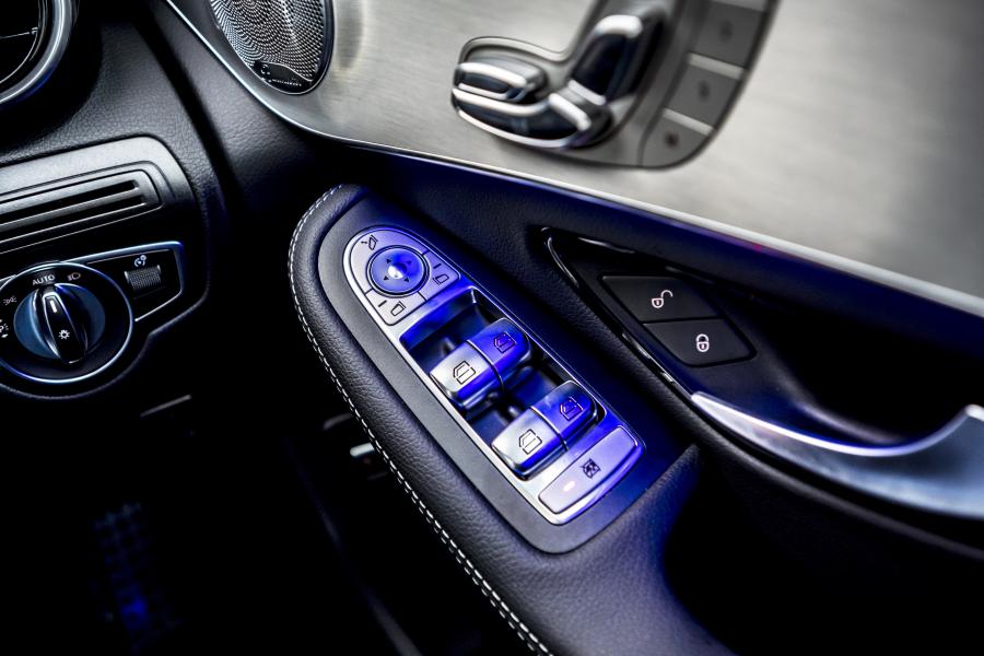 Детали интерьера Mercedes-AMG GLC43 4Matic Coupe (C253) 2019 года  (UK) (фото 69 из 69)